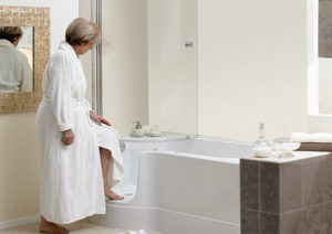 remplacer-baignoire-par-baignoire-a-porte-senior